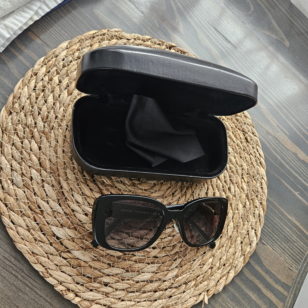 Elegant Black Sunglasses